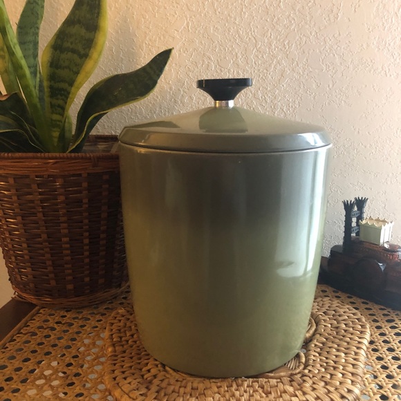 Avocado Green Aluminum Flour Canister by West Bend Circa 60s/70s - Picture 12 of 14
